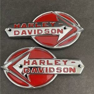 Harley Davidson 1959-1960 gas tank, nameplates, red 5.5 inches..